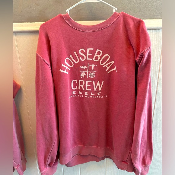 This is a Large crewneck from a store in Northern MN, originally bought for $45. - Picture 1 of 2